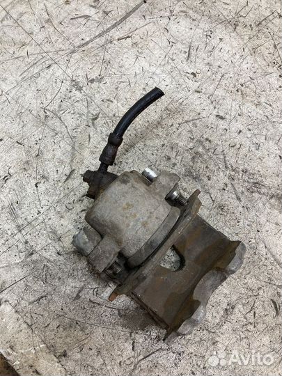 Суппорт тормозной передний правый Volkswagen Bora