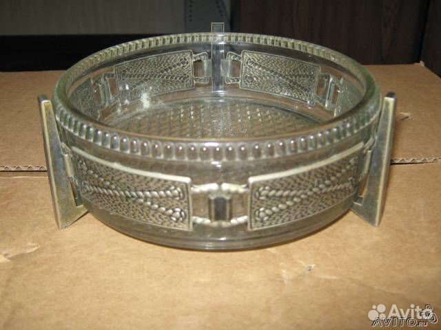 Конфетница из стекла, обрамлена металлом. СССР