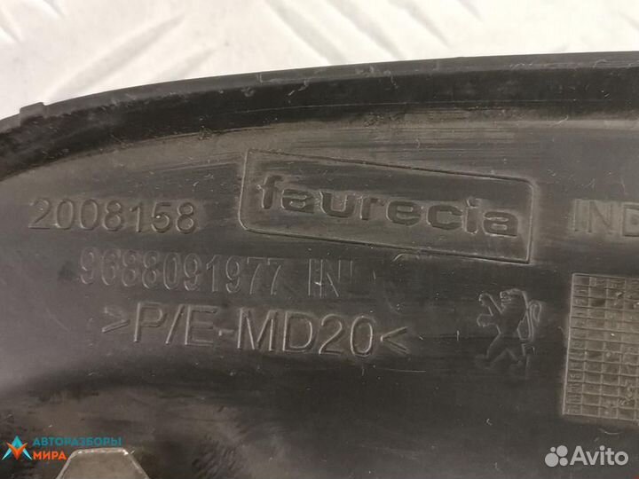 Заглушка (решетка) в бампер Peugeot 207 рест. 2012