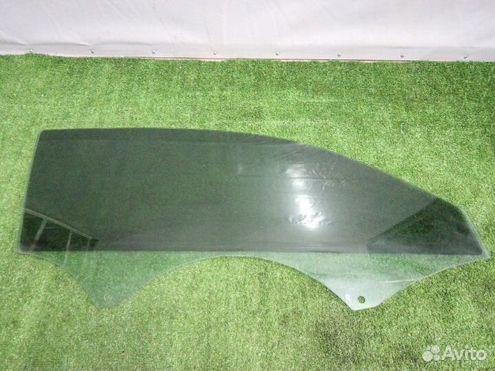 Стекло двери переднее правое Audi A1 8X1 caxb