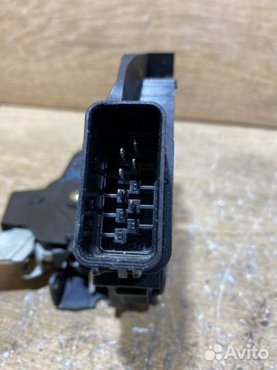 Замок задней правой двери Ford Focus 2 ZD91