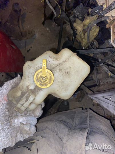 Бачок омывателя Nissan Altima u13