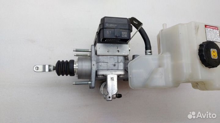 Главный тормозной цилиндр Lexus Es300H axzh10