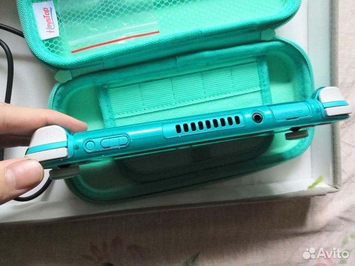 Портативная игровая консоль Nintendo Switch Lite 3