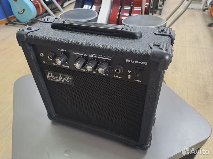 Комбоусилитель для бас гитары 20Вт