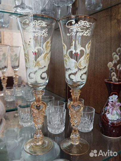 Свадебные принадлежности, бокалы, корзина, свеча