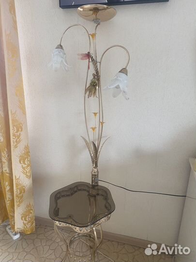 Торшер со стеклянным столиком