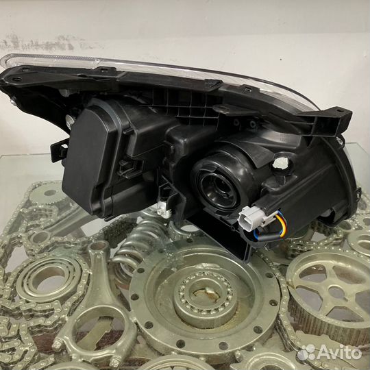 Фара Левая toyota avensis 03-06