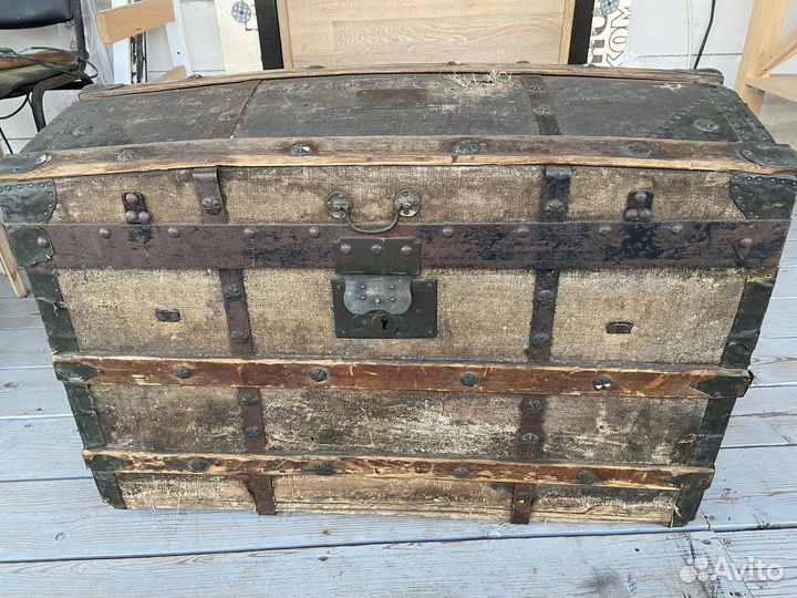 Сундук старинный