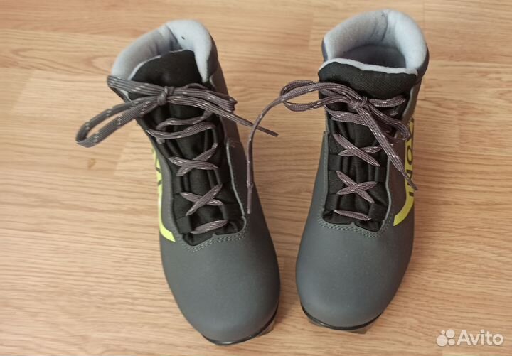 Лыжные ботинки детские 37 размер