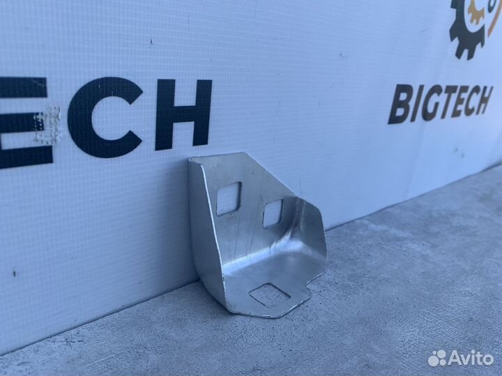 Кронштейн переднего бампера A2136202800