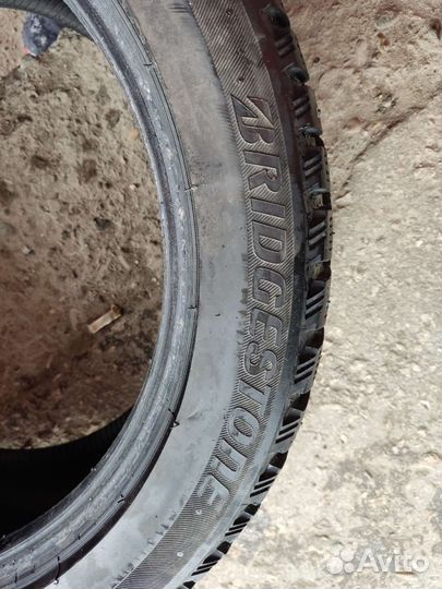 Bridgestone Blizzak Spike-01 215/50 R17 91T