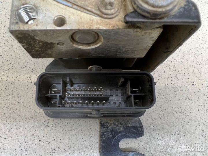 Блок ABS (насос) Renault Logan K7MA812 1 2017