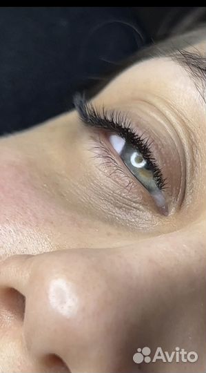 Мастер по наращиванию ресниц