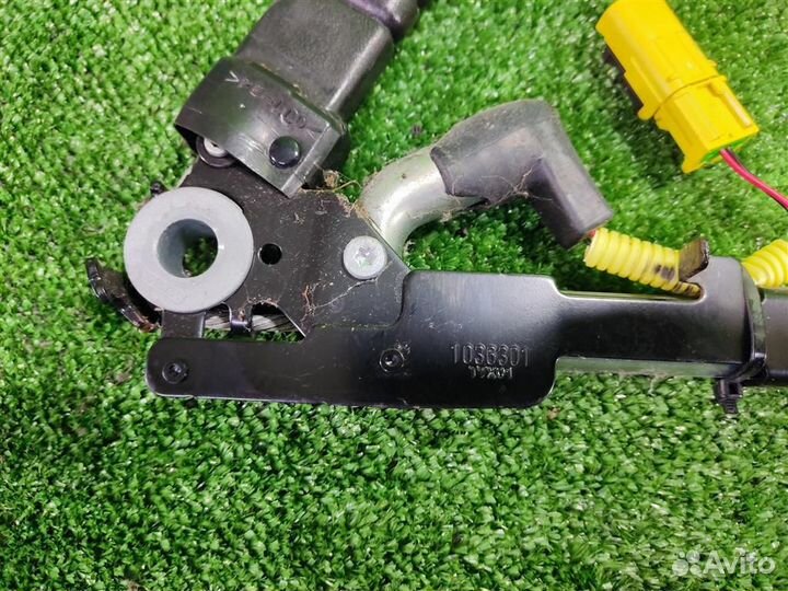 Преднатяжитель ремня правого Honda Civic 4D (FD)