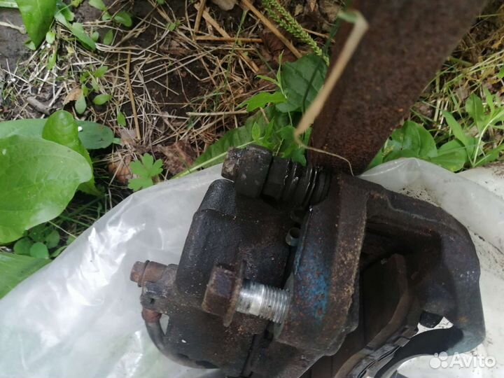 Суппорт передний левый