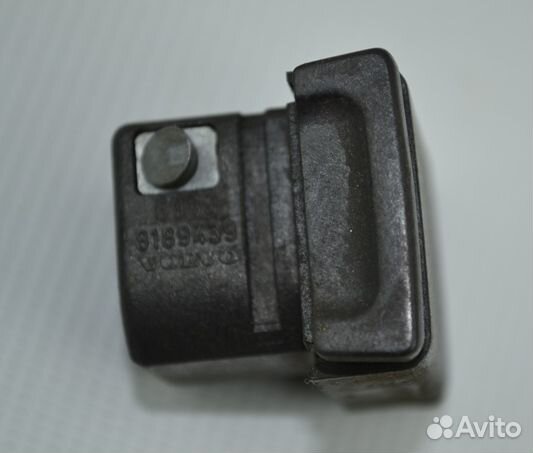 Замок бардачка салонного правого volvo FH12 1-seer