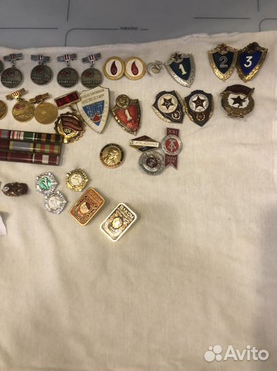 Воинские и гражданские нагрудные знаки