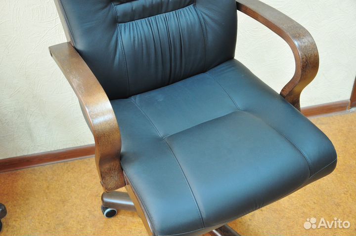 Офисное кресло 