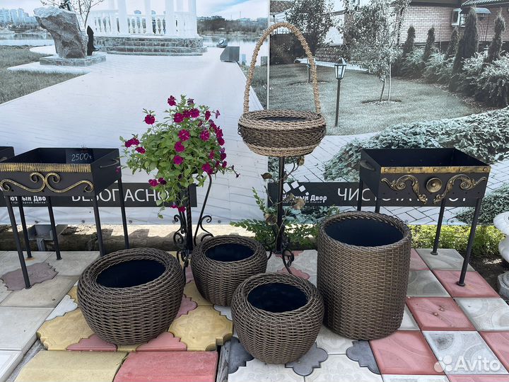 Кашпо для цветов из искусственного ротанга
