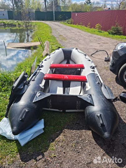 Моторная лодка с мотором