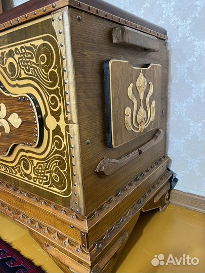 Сундук деревянный