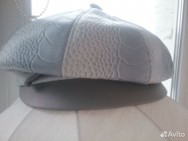 Кепка кожаная женская