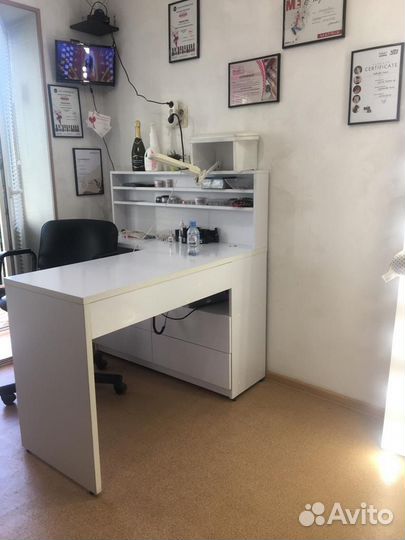 Зеркало,стол маникюр,стол макияжный, мойка и т.д