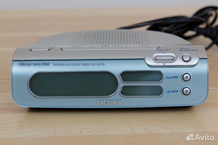 Радио с цифровым тюнером, часы Sony ICF-C273L