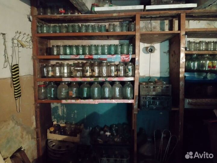 Бутыли и банки