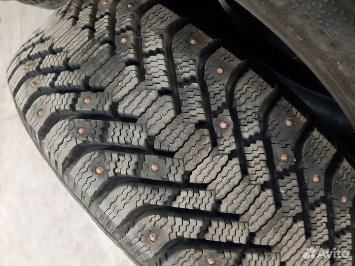 Goodyear UltraGrip 500 225/65 R17 102T