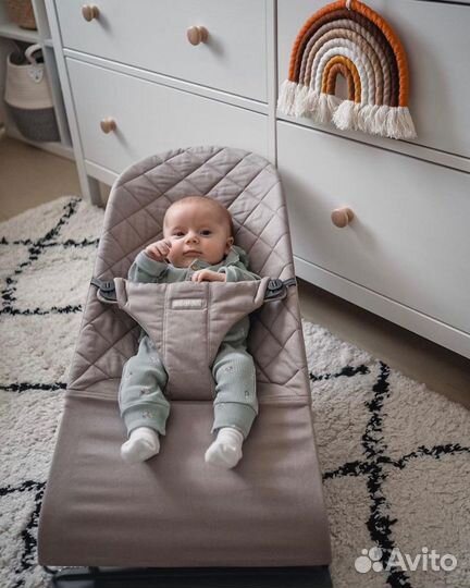 Напрокат Шезлонг babybjorn песочный