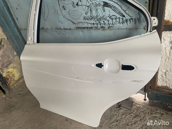 Задняя левая дверь на toyota camry 70