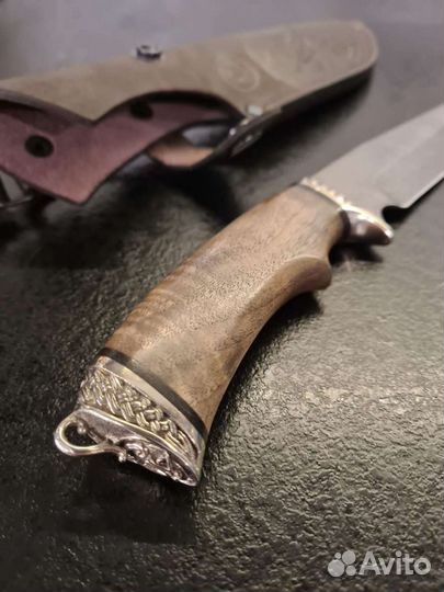 Нож Легионер дамасская сталь литье ореховый кап