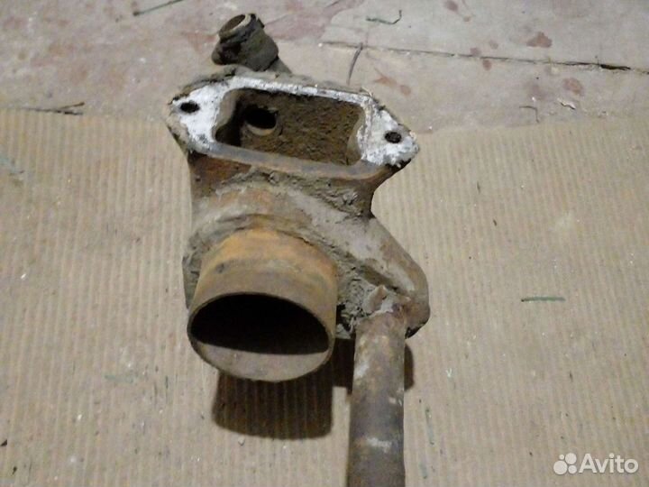 Помпа ямз патрубок нижний