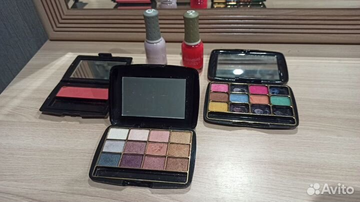 Тени для век румяна лак для ногтей пакетом