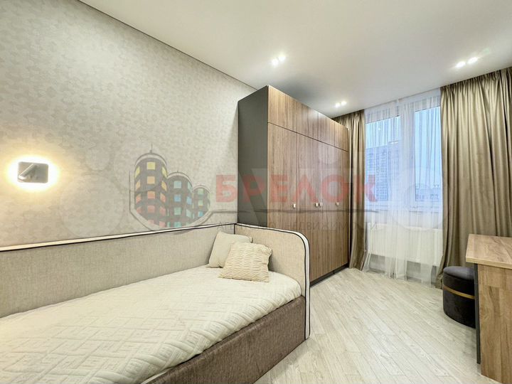 4-к. квартира, 100 м², 17/25 эт.