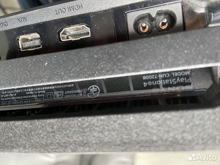 Sony PS4 pro 1tb. 1 геймпад и 2 диска