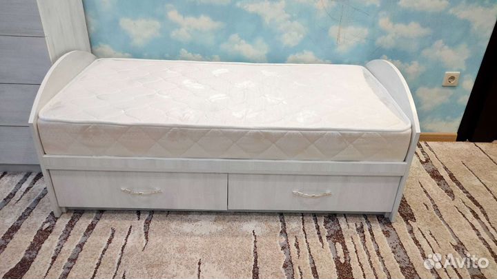 Продам кроватку с матрацем 140х70