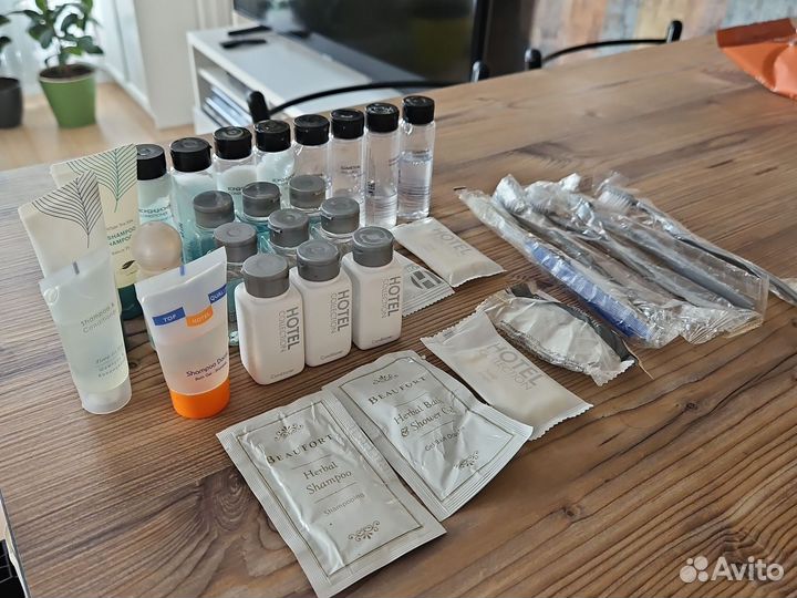 Набор миниатюр косметики