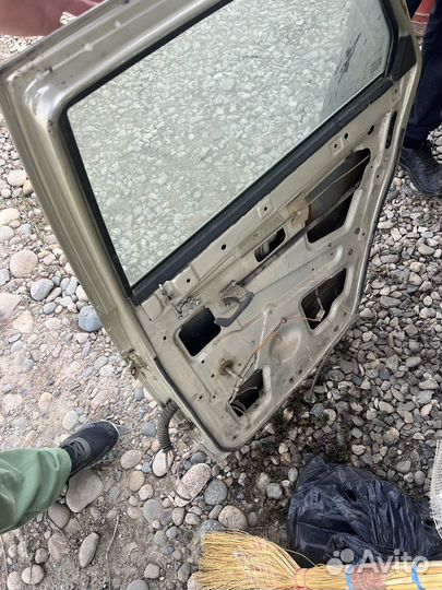 Дверь на машину