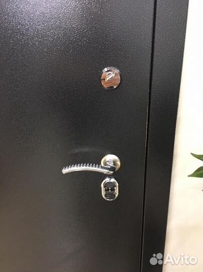 Металлическая входная дверь