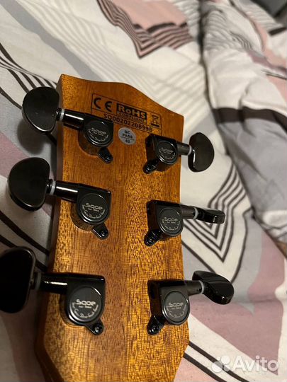 Акустическая гитара