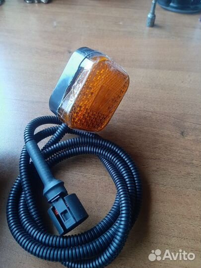 88-90505-SX фонарь габаритный боковой желт. 4LED с