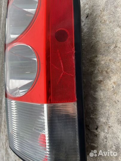 Land Rover discovery 4 правый фонарь с дефектом