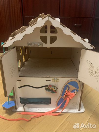 Деревянный домик детям от 2 до 3 лет