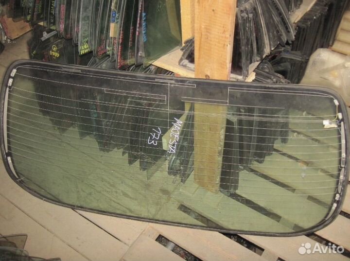 Заднее стекло toyota crown majesta 17