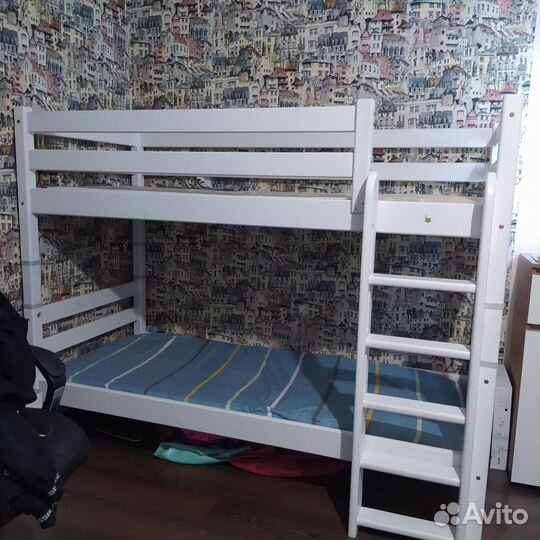 Двухъярусная кровать
