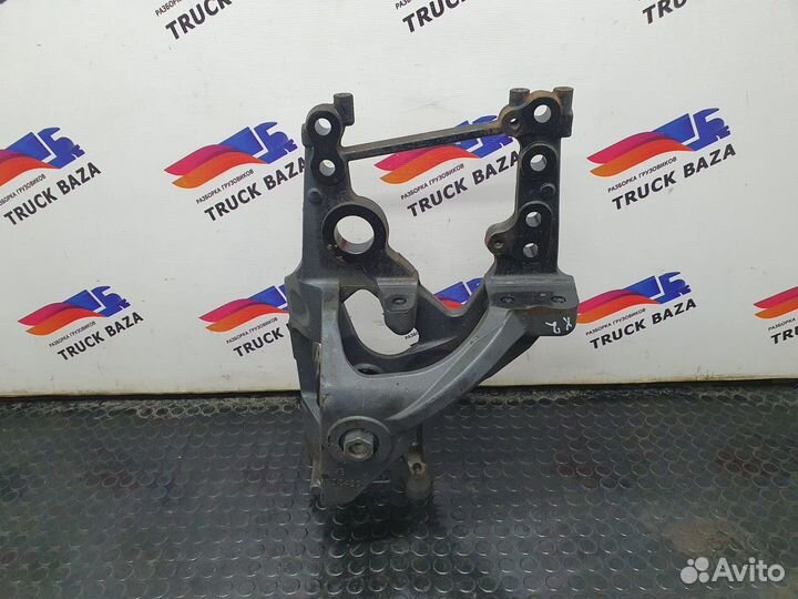 Кронштейн передней рессоры правый Daf XF106