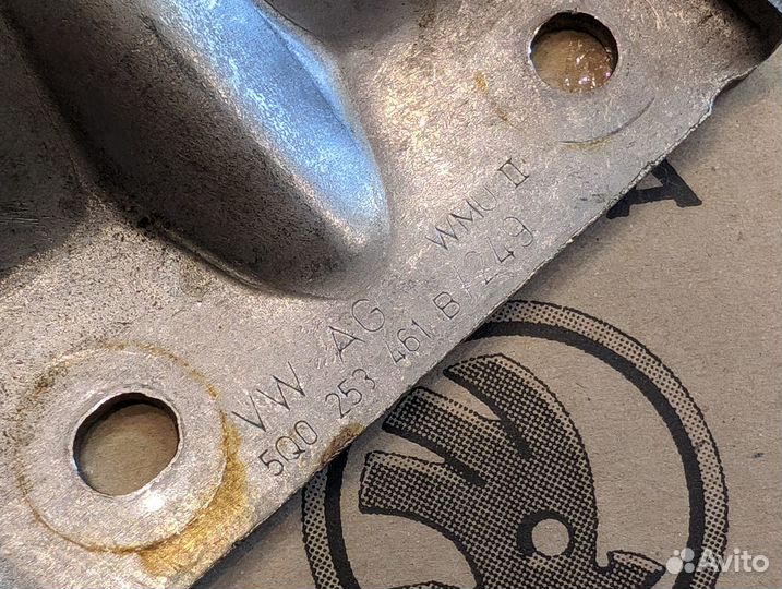 Кронштейн катализатора VW Golf 7.5 R